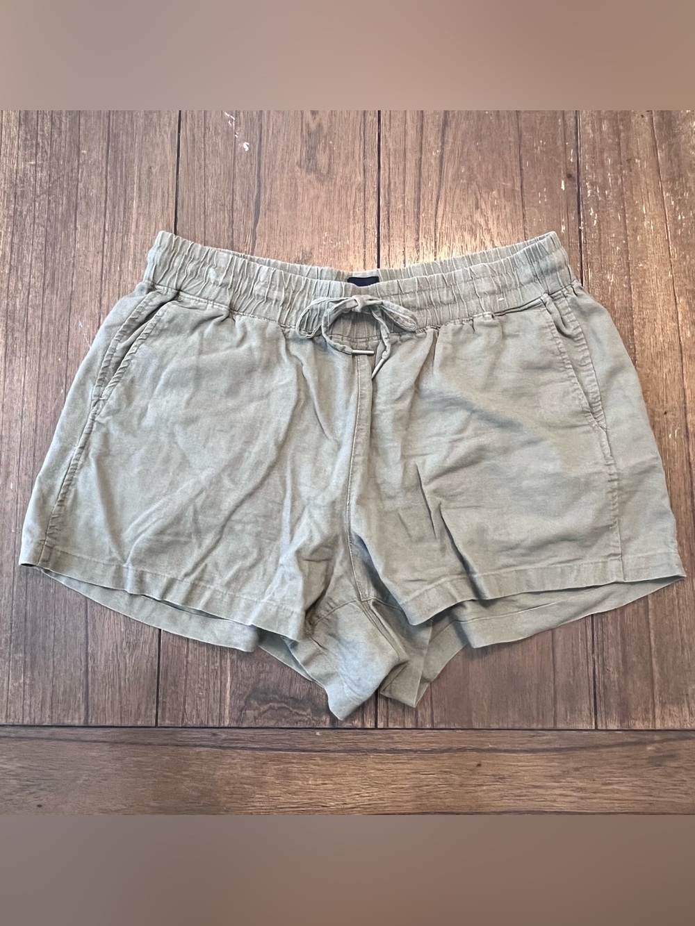 Gap Women’s Drawstring Linen-Blend Shorts in Olive size Large